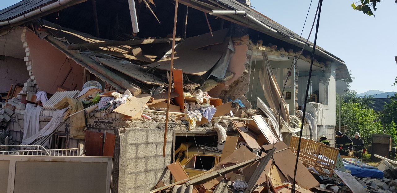 На Закарпатті у житловому будинку пролунав вибух: є травмовані - today.ua