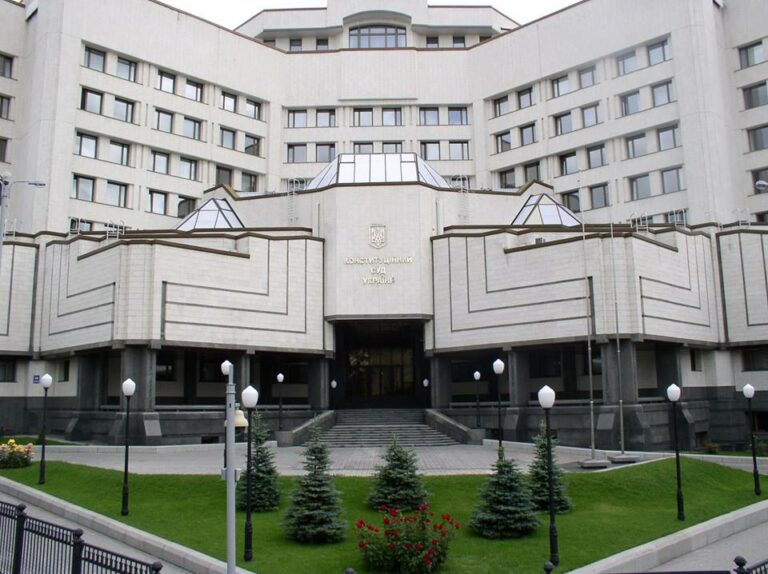 КСУ спростував інформацію про визнання конституційним указу Зеленського про розпуск парламенту - today.ua