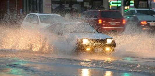 Что делать, если автомобиль заглох в воде  - today.ua