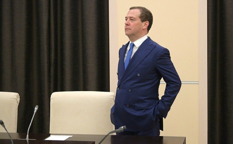 Медведєв прокоментував виключення Медведчука з числа переговірників з Росією - today.ua