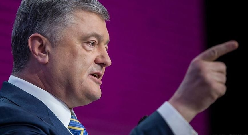 Порошенко отреагировал на решение КСУ о роспуске Рады
