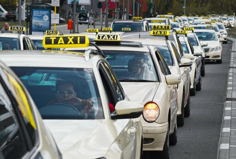 На Николаевщине массово подрались таксисты и пассажиры: стали известны подробности - today.ua