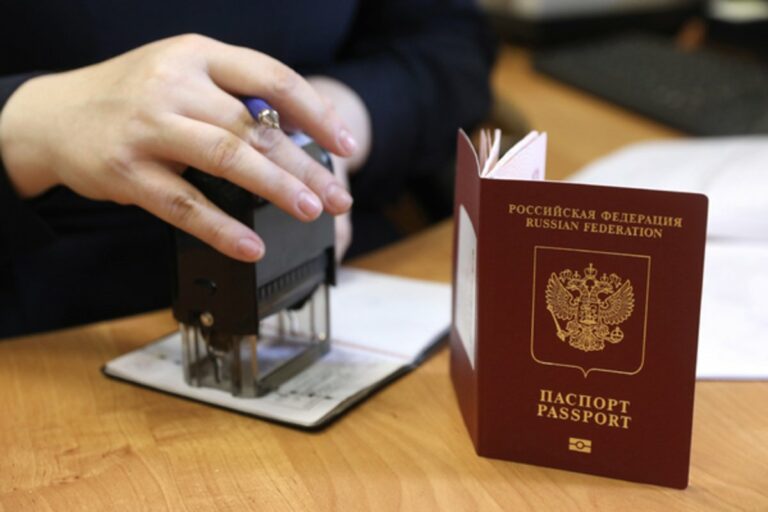 Жителів ОРДЛО, які отримали паспорти РФ, зобов'яжуть служити в російській армії - today.ua