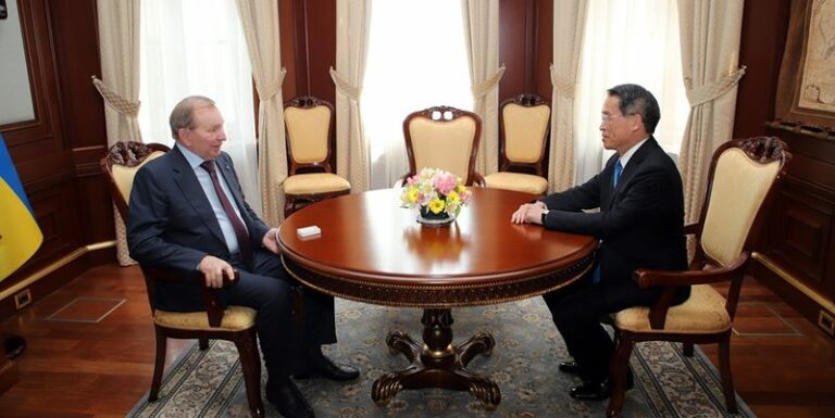 Кучма обговорив з послом Японії війну на Донбасі - today.ua