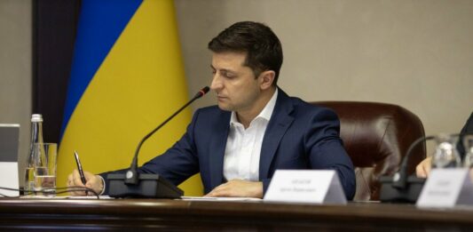 Стики на IQOS в Украине могут подорожать на 32%: Зеленский подписал закон - today.ua