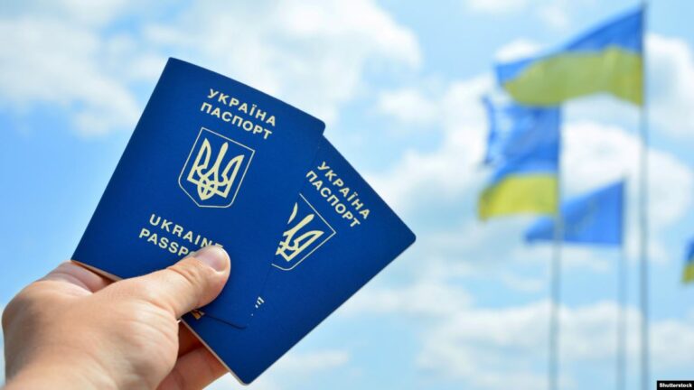 Кримчани масово залишають півострів: названа причина - today.ua