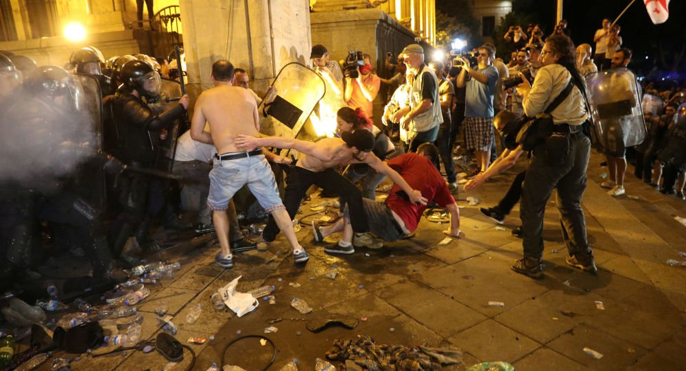 Массовые протесты в Грузии квалифицировали как попытку госпереворота