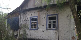 Террористы снова стреляют по мирному населению: разрушено 7 домов - today.ua