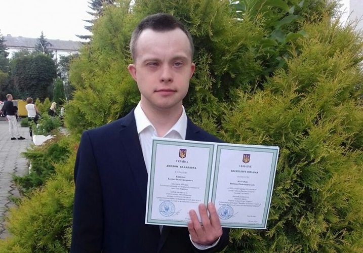 Вперше в Україні: хлопець із синдромом Дауна здобув вищу освіту - today.ua