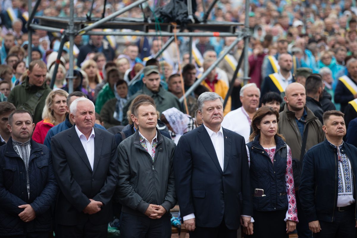 "Закликав усіх помолитися за Україну": Порошенко звернувся до Бога