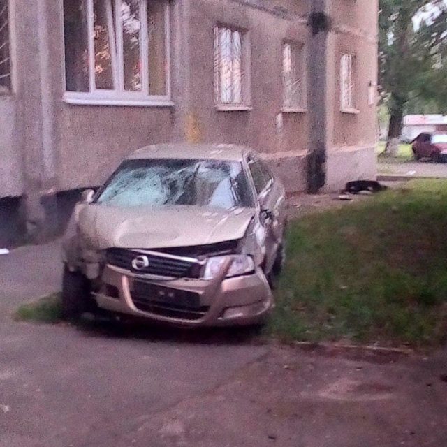 “Знесла намет “Слуги народу“ і врізалася в будинок“: у Харкові відбулася страшна ДТП - today.ua