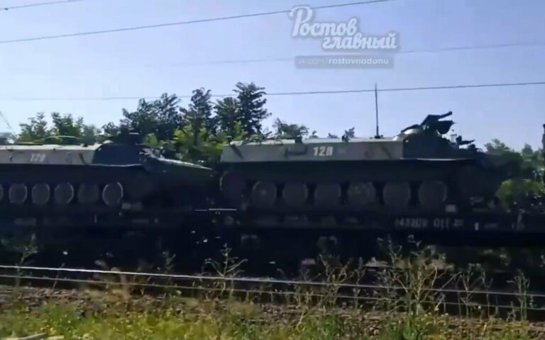 Россияне перебрасывают на Донбасс колонну танков: появилось видео - today.ua