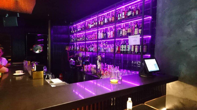 Бар, настольный теннис и мини-ринг: как выглядит штаб Зеленского