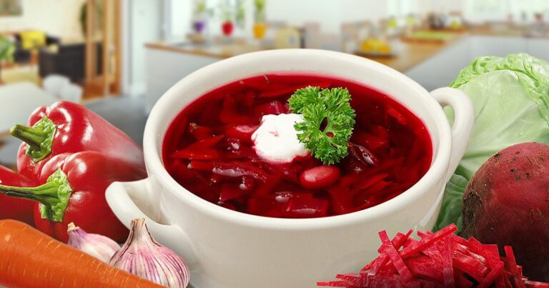 Борщ без м'яса та засмажки: рецепт смачної та доступної страви на овочевому бульйоні  - today.ua