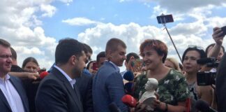 “Это ужас! Уберите!“: Зеленский отказался принять в подарок бюст со своим изображением  - today.ua
