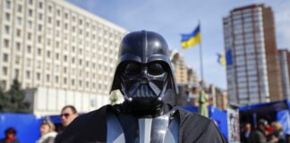 Депутат Дарт Вейдер впервые показал лицо: как выглядит главный злодей “Звездных воен“ - today.ua