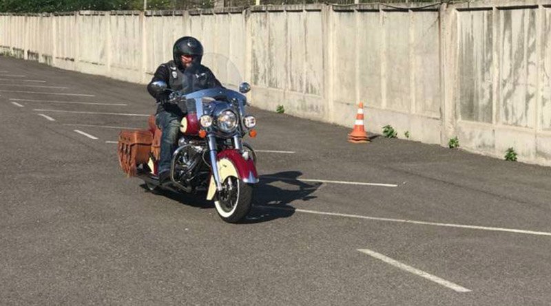 "Вам до нас не можна": Добкіна на мотоциклі не пустили в Росію