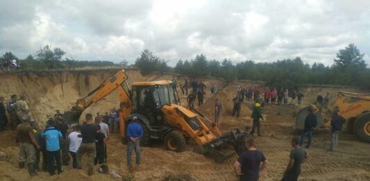 Трагедия в Ровенской области: детей в карьере засыпало песком - today.ua