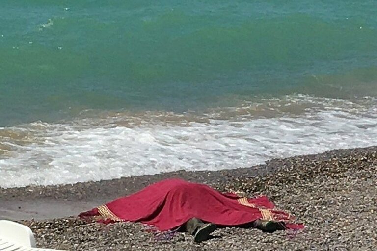С гирей на шее: В Крыму на берег вынесло тело крымского татарина (фото) - today.ua
