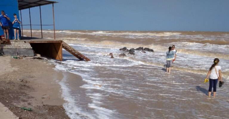 Сильная кишечная инфекция: на азовских курортах люди травятся морской водой - today.ua