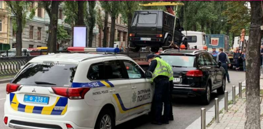 В Киеве массово эвакуируют авто: что происходит  - today.ua