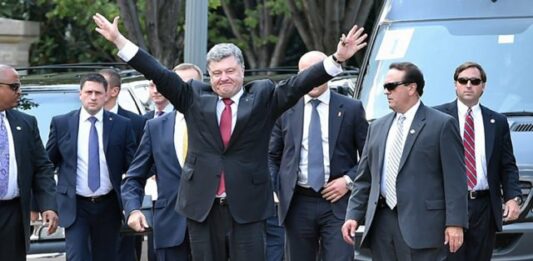 А где его семья? Порошенко срочно покинул Украину  - today.ua