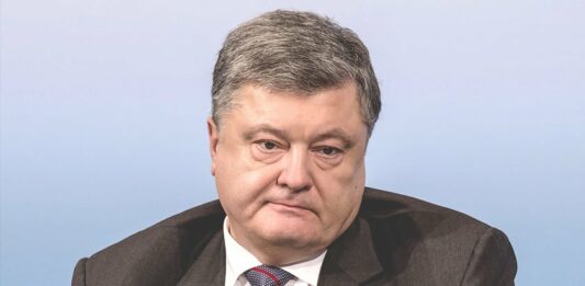 “Звідки гроші?“: Порошенко зняв з рахунків 340 кг доларів - today.ua