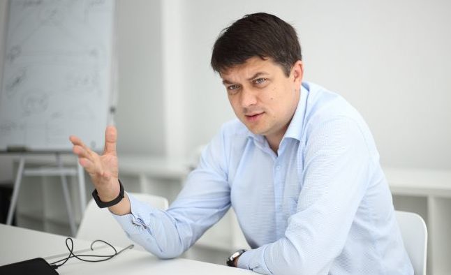 "Так надругаться над регламентом-надо иметь талант": Разумков разнёс Парубия за его работу спикером
