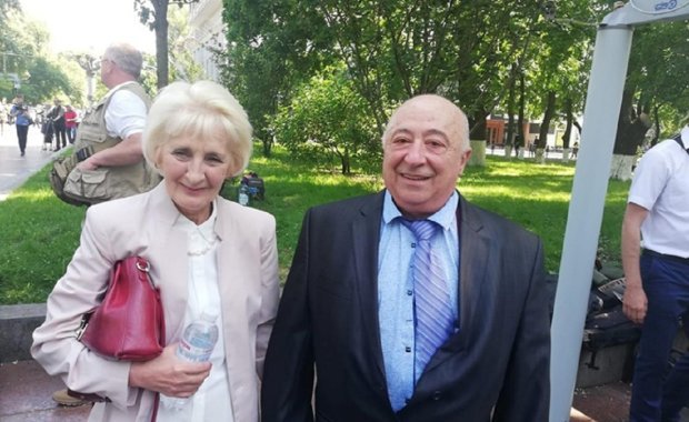 Замах на сім'ю президента: будинок батьків Зеленського в Кривому Розі “замінували“ - today.ua
