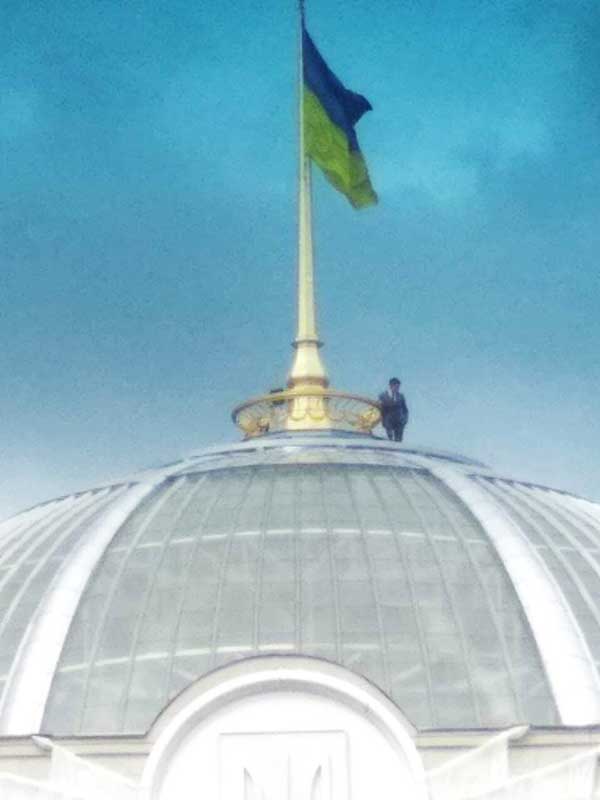 “Зеленский залез на купол Верховной Рады“: новое селфи повергло в шок