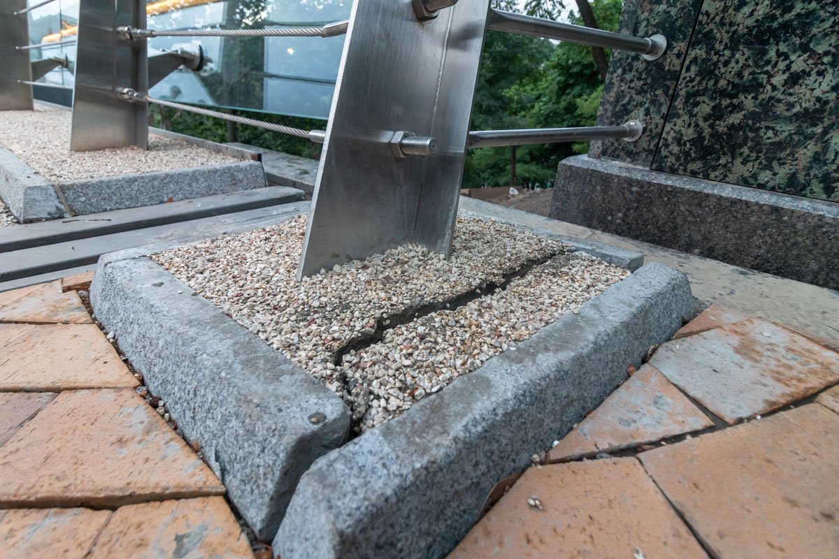 "Міст Кличка" дав тріщину: з'явилися скандальні фото