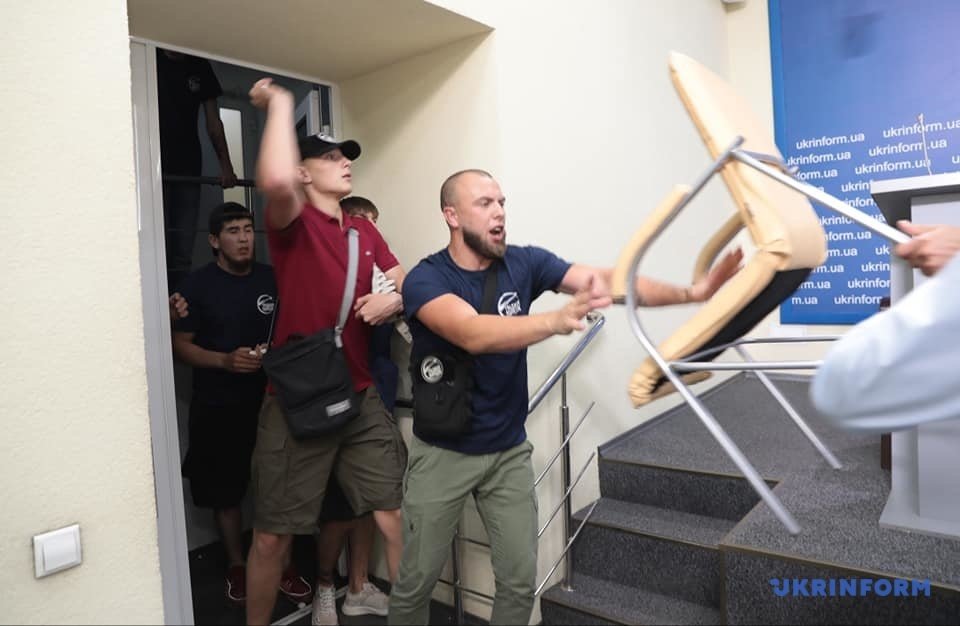 У Києві невідомі атакували агентство «Укрінформ»: є перші постраждалі