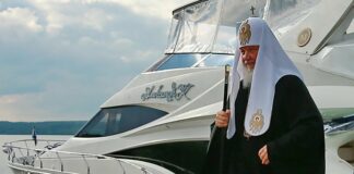 “Монашка в бикини“: на яхте патриарха Кирилла заметили полуобнаженную девушку - today.ua