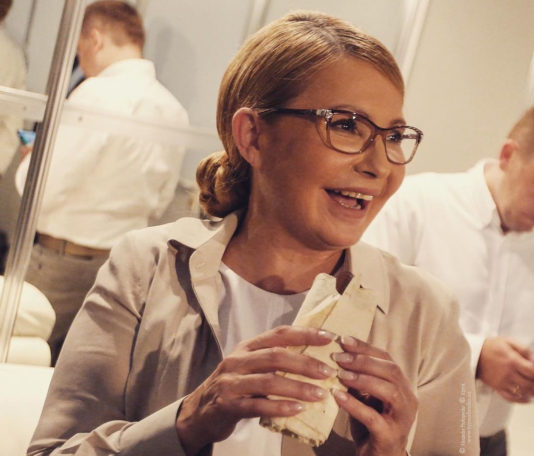 Повторяет за президентом: Тимошенко поделилась фото с фастфудом