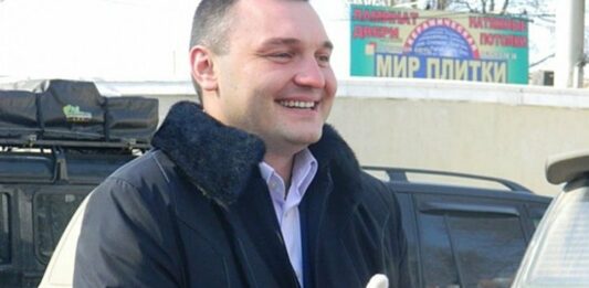 “Ґвалтують виборців“: кандидат від партії Медведчука забрав подарунки місцевим після програшу на своєму окрузі - today.ua