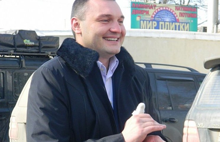 “Насилуют избирателей“: кандидат от партии Медведчука забрал подарки местным после проигрыша на своем округе - today.ua