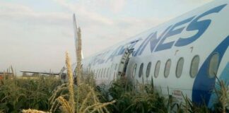 Летел в Крым, но недолго: в России самолет совершил экстренную посадку в поле из-за возгорания двигателя - today.ua