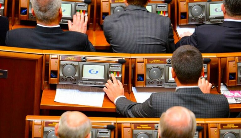 Борьба с кнопкодавством: у Зеленского хотят внедрить голосование в Раде по отпечаткам пальцев - today.ua