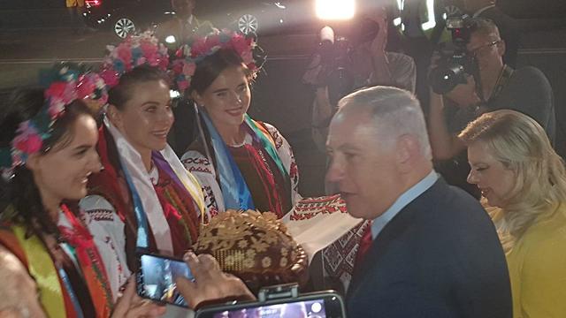 Візит прем'єр-міністра Ізраїлю з дружиною в Україну почався зі скандалу: що сталося - today.ua