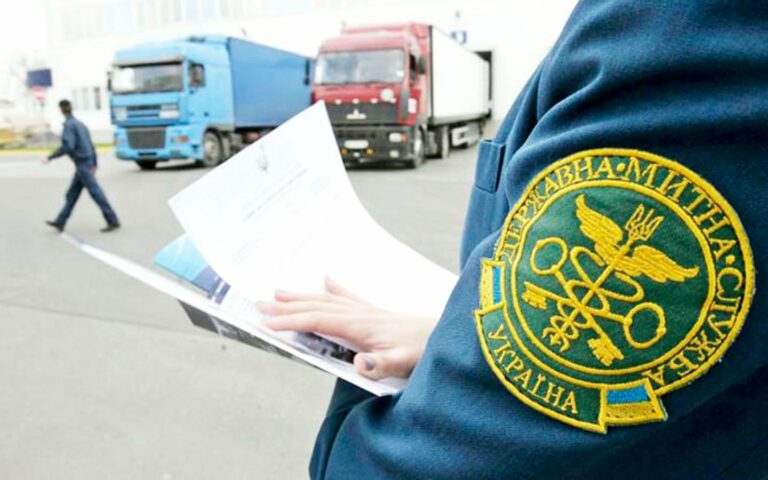 “Погорел на взятке“: на Прикарпатье на “горячем“ задержали начальника таможни  - today.ua