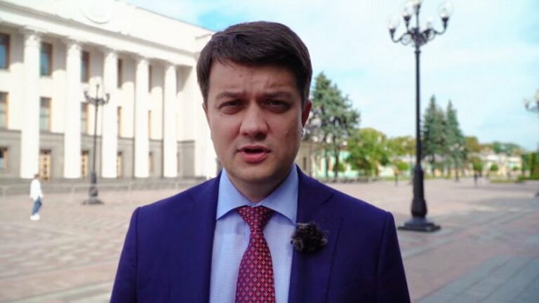 “Чиновники больше не будут хозяевами мира“: Разумков дал украинцам праздничное обещание  - today.ua
