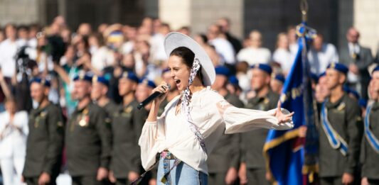 Літала в окупований Крим через Росію: в мережі знайшли компромат на Аліну Паш - today.ua