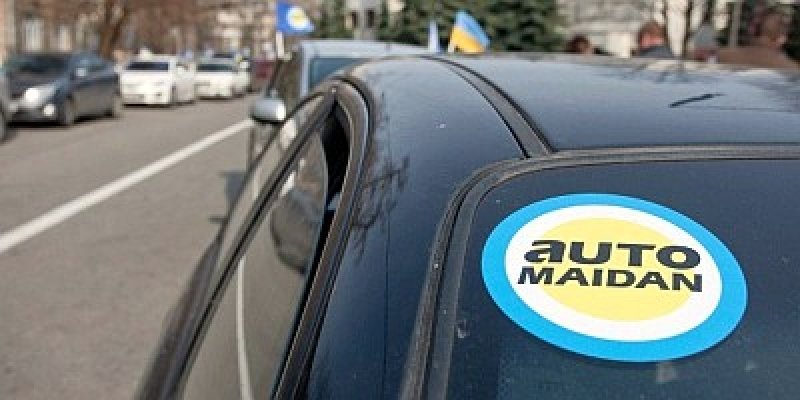 "Они покрывают того, против кого мы боремся": "Автомайдан" выгнал двух активистов-депутатов из-за поддержки Авакова