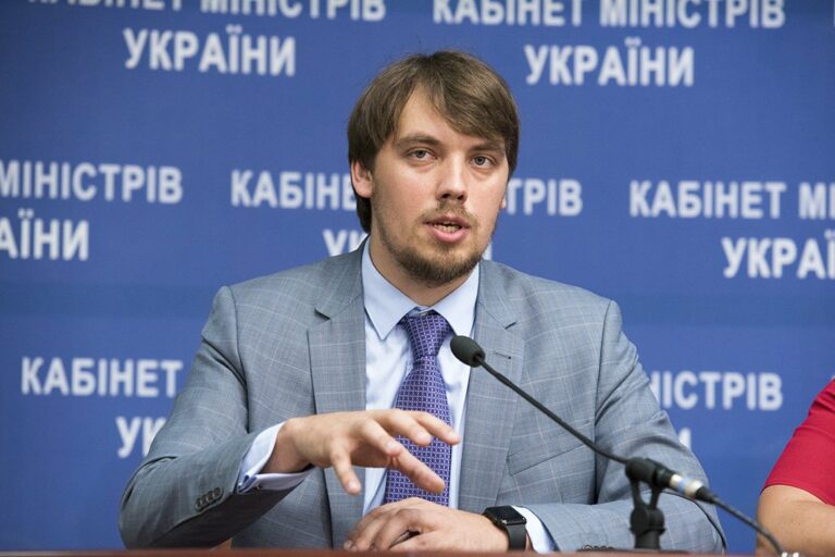 “Верит в порядочность президента“: Гончарук возглавил новый Кабмин  - today.ua