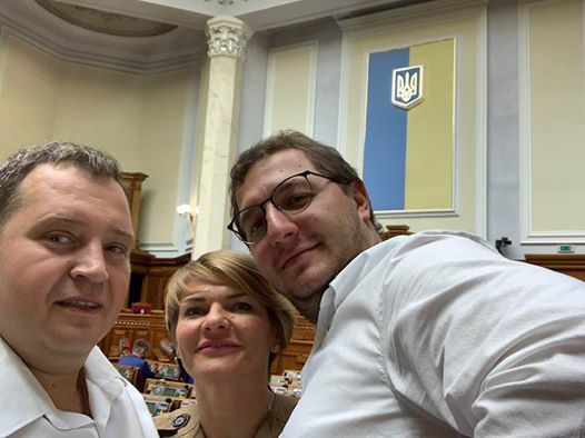 “Слуги народу“ потренувались голосувати у Верховній Раді: опубліковані фото - today.ua