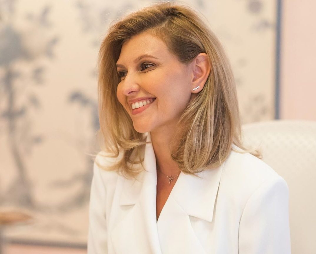 "Леди в белом": Елена Зеленская порадовала нежным образом на День Независимости