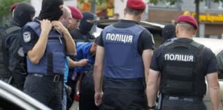 Поліцейським дали по зубах: у курортній Затоці прогримів скандал  - today.ua