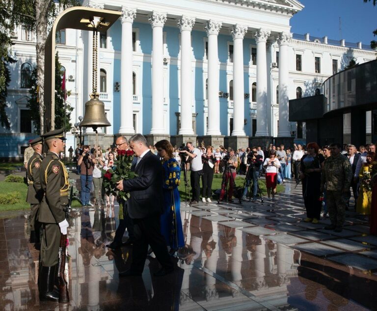 “Молився у соборі“: стало відомо, чому Порошенко відмовився прийти на святкову Ходу Гідності  - today.ua