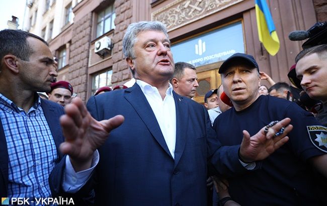 “Забросали яйцами“: как Порошенко убегал из здания ГБР  - today.ua
