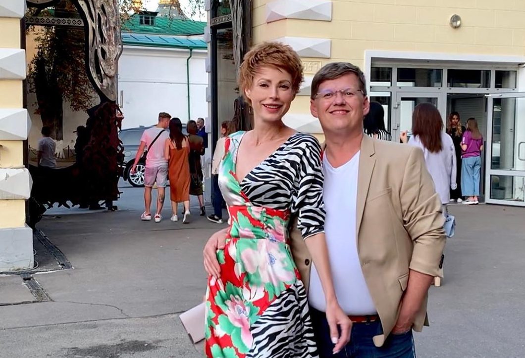 "Країна чудес": Розенко з нареченою з'явилися на публіці в несподіваних образах